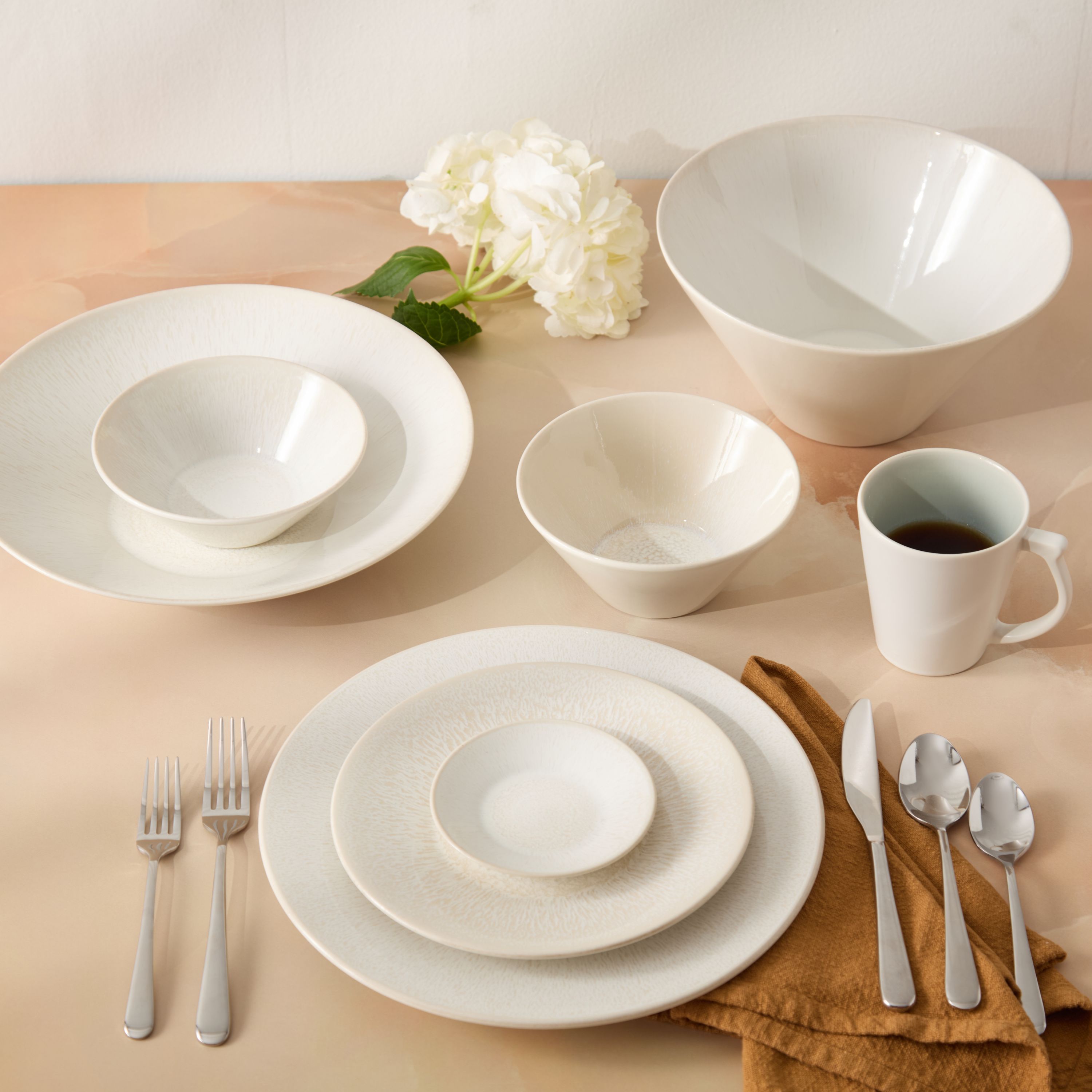 jars ceramistes vuelta plat creux deep round dish_perle