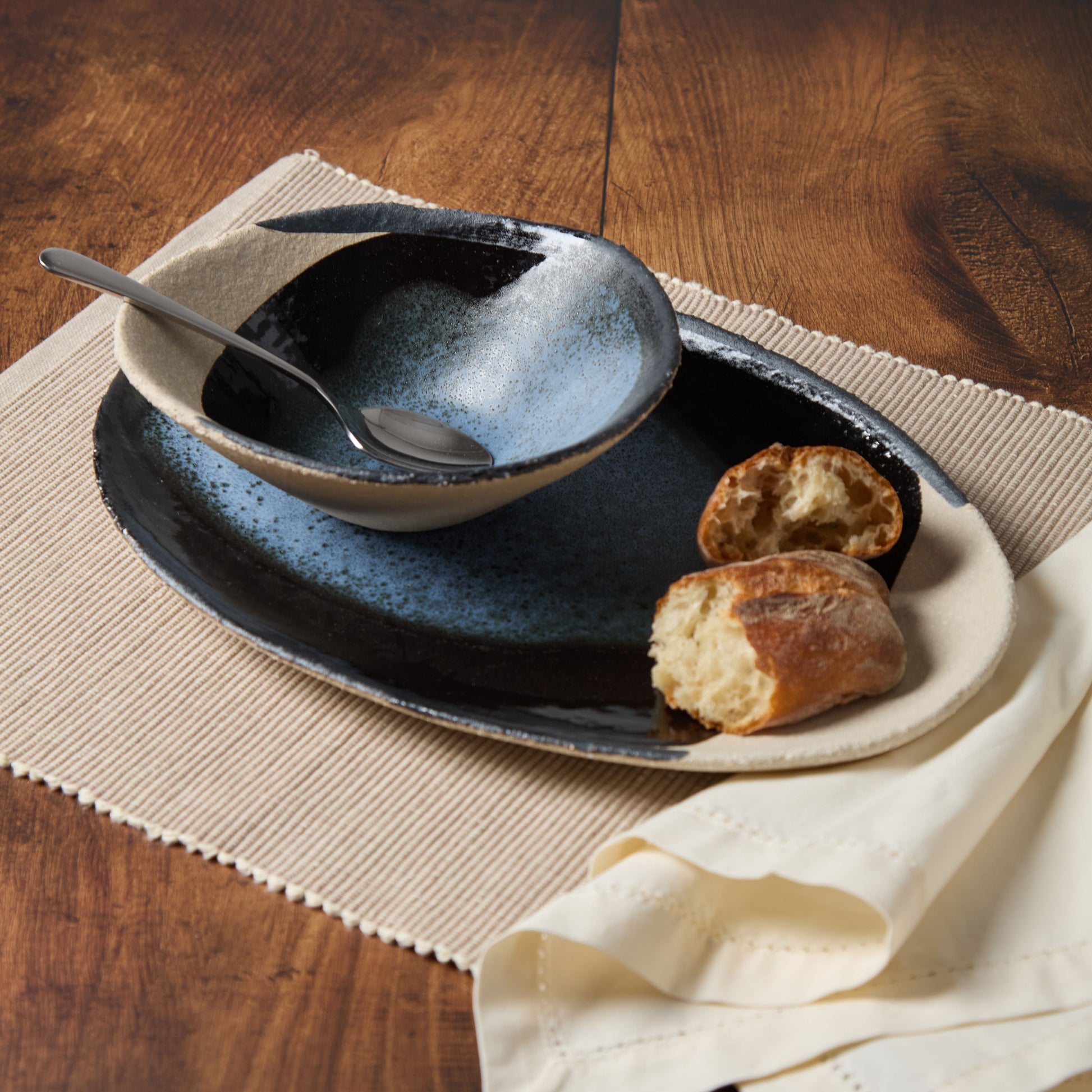 Jars Céramistes Plat Oval, Oval serving platter, Awa