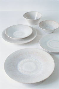 Jars Céramistes Vuelta Round Dish / Shallow Serving Bowl Vuelta Round Dish / Shallow Serving Bowl